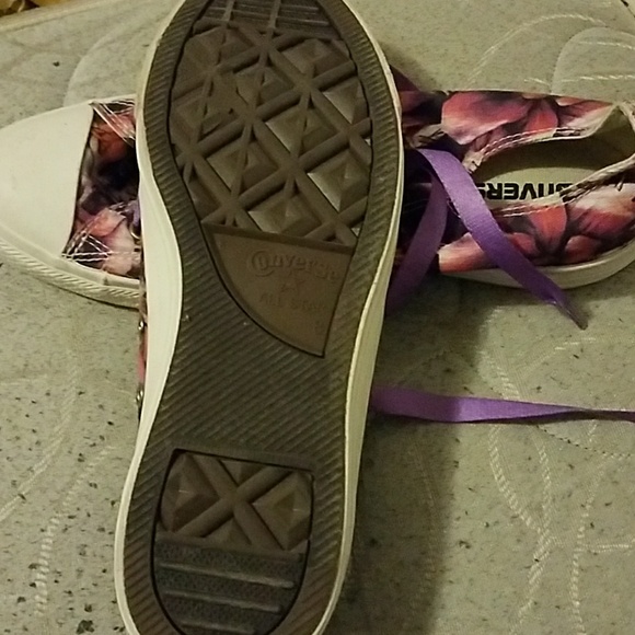 Converse - Picture 2 of 2